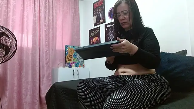 scarlett  morgan online show from 10.27.25