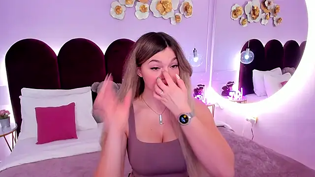 Snapshot of ZaraBloom chatting on 02.19.26 ZaraBloom online show from 02.19.26