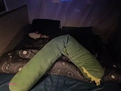 Snapshot of bbhiShark chatting on 10.23.25 bbhiShark online show from 10.23.25