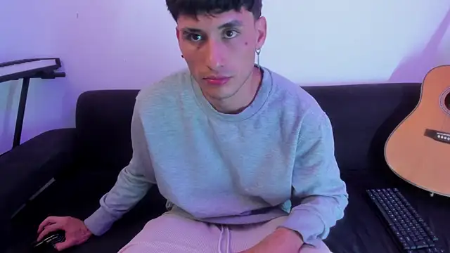 Henrikk senn online show from 03.24.26