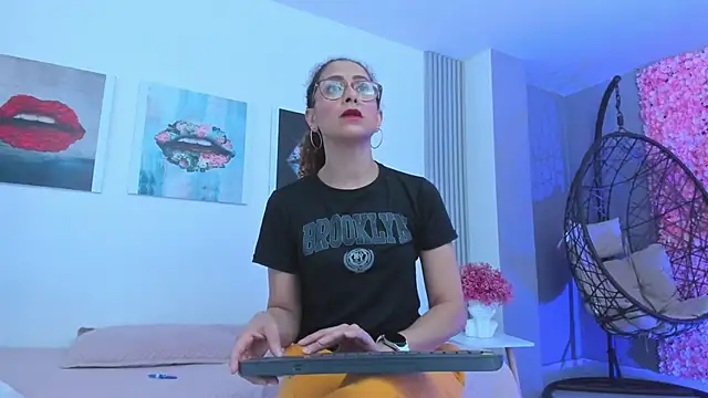 Angela donnato online show from 03.19.25