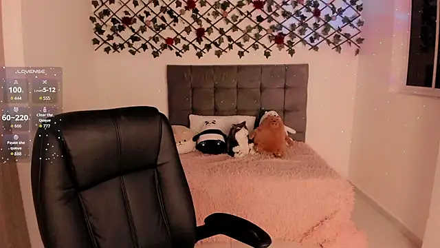 Lilith Miller21 online show from 10.16.25