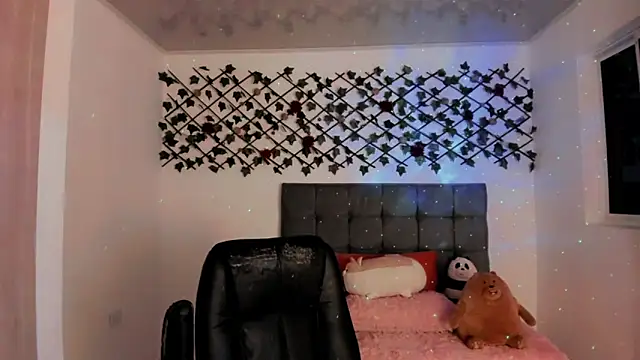 Lilith Miller21 online show from 12.20.25