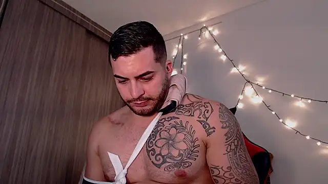 Snapshot of thomas_gun chatting on 12.10.24 thomas gun online show from 12.10.24