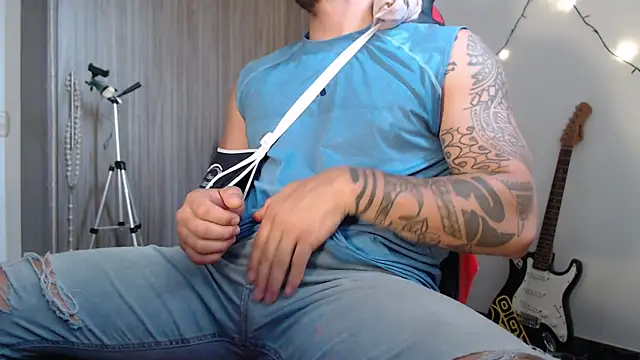 Snapshot of thomas_gun chatting on 12.12.24 thomas gun online show from 12.12.24