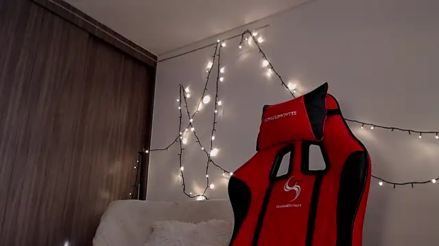 Snapshot of thomas_gun chatting on 12.21.24 thomas gun online show from 12.21.24