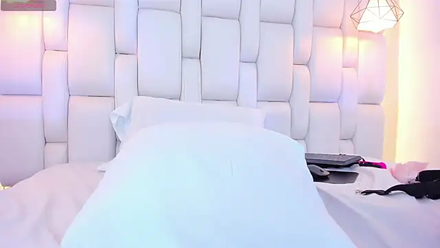 Snapshot of AslyGomez chatting on 02.06.25 AslyGomez online show from 02.06.25