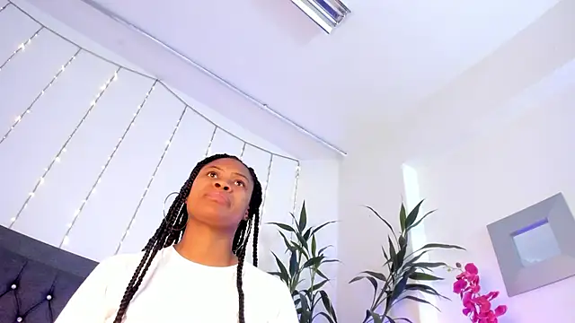 Snapshot of ebony_hot1 chatting on 12.11.24 ebony hot1 online show from 12.11.24