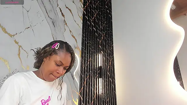 ebony hot1 online show from 10.22.25