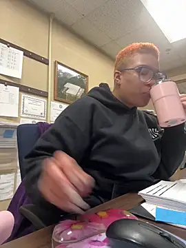 Snapshot of SexyHoneyRedd chatting on 01.31.25 SexyHoneyRedd online show from 01.31.25