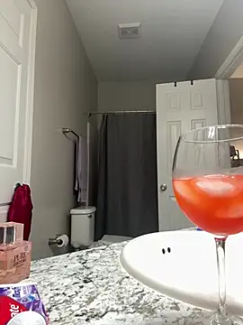 Snapshot of SexyHoneyRedd chatting on 02.17.25 SexyHoneyRedd online show from 02.17.25