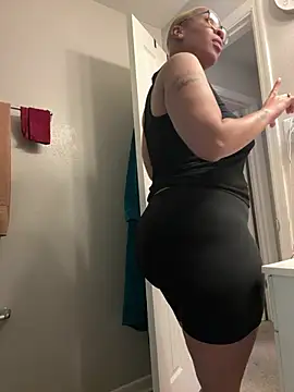 Snapshot of SexyHoneyRedd chatting on 06.22.26 SexyHoneyRedd online show from 06.22.26