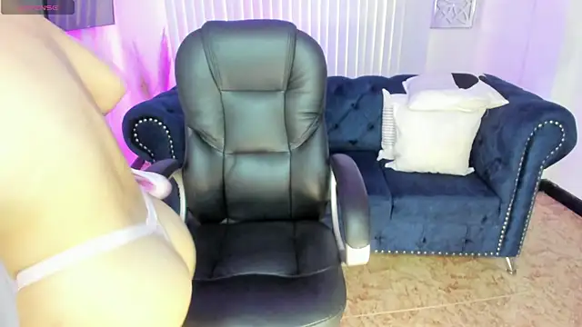 naomii campbell  online show from 12.13.24