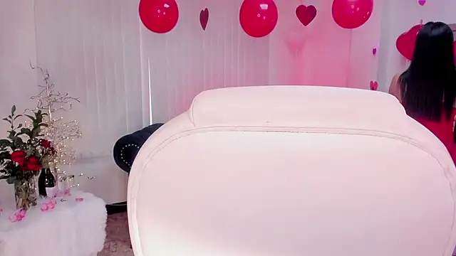 naomii campbell  online show from 02.14.25
