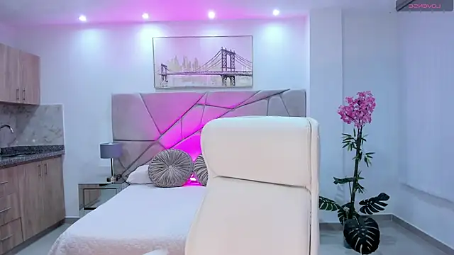 naomii campbell  online show from 10.14.25