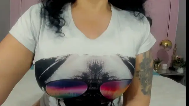 Snapshot of valeriasexxx chatting on 02.18.25 valeriasexxx online show from 02.18.25