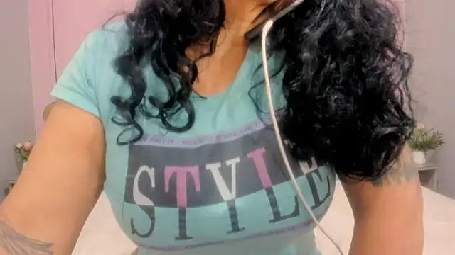 Snapshot of valeriasexxx chatting on 02.21.25 valeriasexxx online show from 02.21.25