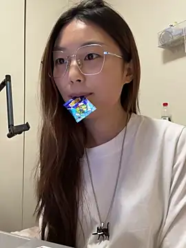 Snapshot of Sweet-Angel999 chatting on 12.18.25 Sweet-Angel999 online show from 12.18.25