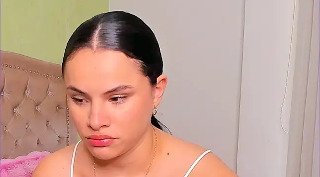 Snapshot of Luciluu20 chatting on 02.27.25 Luciluu20 online show from 02.27.25