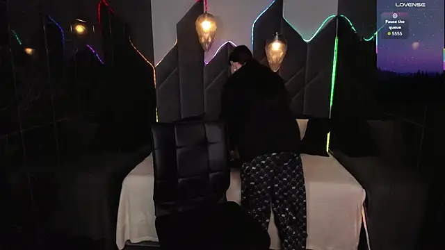 Snapshot of Lily_Moonlight chatting on 12.13.25 Lily Moonlight online show from 12.13.25