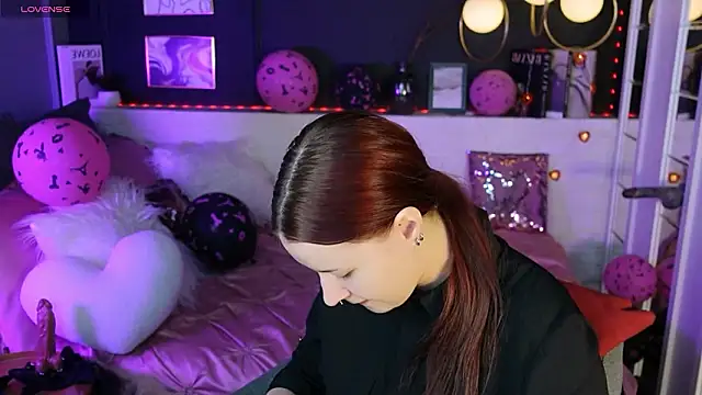 Snapshot of Lily_Moonlight chatting on 02.11.26 Lily Moonlight online show from 02.11.26