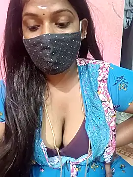 Snapshot of Renuma chatting on 01.10.25 Renuma online show from 01.10.25