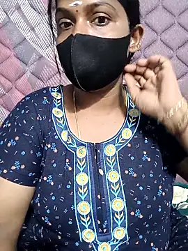 Snapshot of Renuma chatting on 09.09.25 Renuma online show from 09.09.25