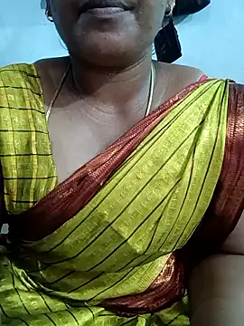 Snapshot of Renuma chatting on 10.05.25 Renuma online show from 10.05.25