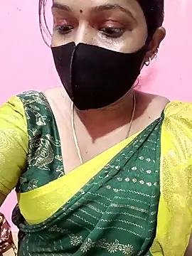 Snapshot of Renuma chatting on 10.08.25 Renuma online show from 10.08.25