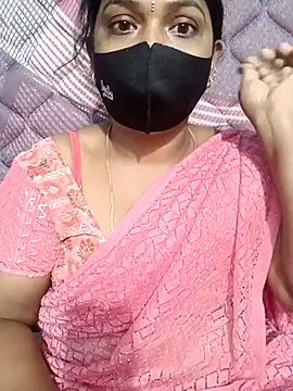 Snapshot of Renuma chatting on 10.28.25 Renuma online show from 10.28.25