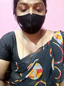 Snapshot of Renuma chatting on 10.29.25 Renuma online show from 10.29.25