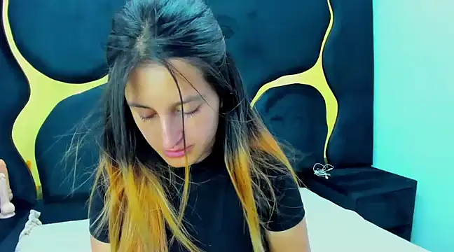 GiaRoussel online show from 02.04.25