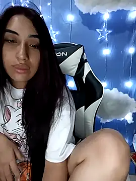 Snapshot of ifeelverywet_andhot chatting on 11.25.25 ifeelverywet andhot online show from 11.25.25