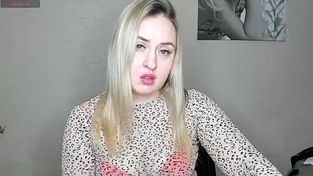 KennaJamess8 online show from 01.08.25