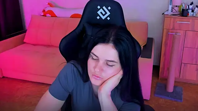 Lora Cain online show from 03.11.25