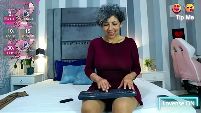 Julianewell online show from 01.14.25