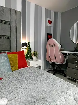 Julianewell online show from 12.18.25