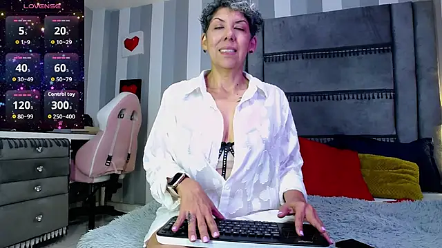 Julianewell online show from 05.13.26