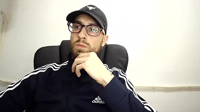 Snapshot of mikealcorleone chatting on 12.05.24 mikealcorleone online show from 12.05.24