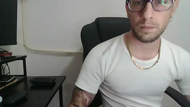 Snapshot of mikealcorleone chatting on 12.24.24 mikealcorleone online show from 12.24.24