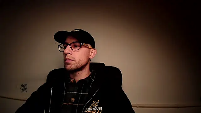 Snapshot of mikealcorleone chatting on 01.19.25 mikealcorleone online show from 01.19.25
