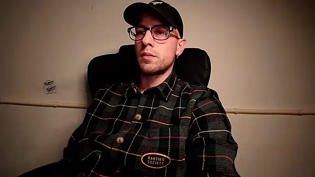 Snapshot of mikealcorleone chatting on 01.19.25 mikealcorleone online show from 01.19.25