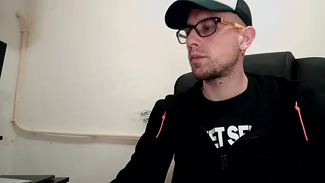 Snapshot of mikealcorleone chatting on 01.21.25 mikealcorleone online show from 01.21.25