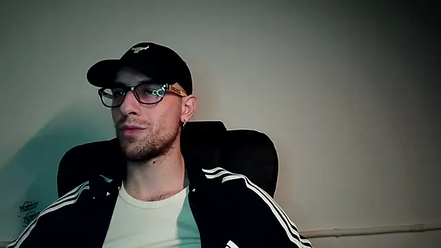 Snapshot of mikealcorleone chatting on 01.24.25 mikealcorleone online show from 01.24.25