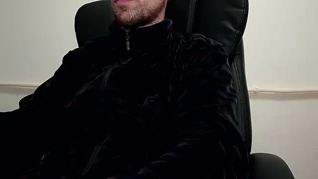 Snapshot of mikealcorleone chatting on 02.05.25 mikealcorleone online show from 02.05.25