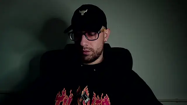 Snapshot of mikealcorleone chatting on 02.10.25 mikealcorleone online show from 02.10.25