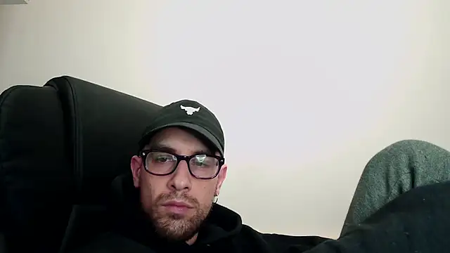 Snapshot of mikealcorleone chatting on 02.11.25 mikealcorleone online show from 02.11.25