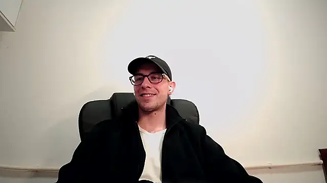 Snapshot of mikealcorleone chatting on 02.23.25 mikealcorleone online show from 02.23.25