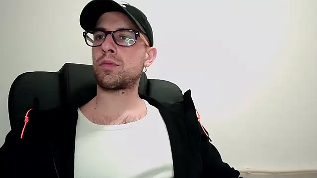 Snapshot of mikealcorleone chatting on 03.02.25 mikealcorleone online show from 03.02.25