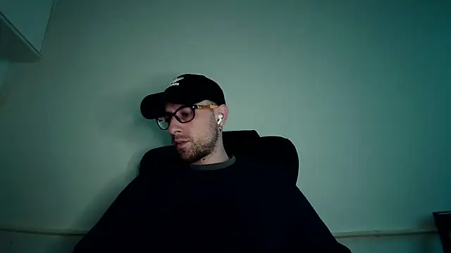 Snapshot of mikealcorleone chatting on 03.06.25 mikealcorleone online show from 03.06.25